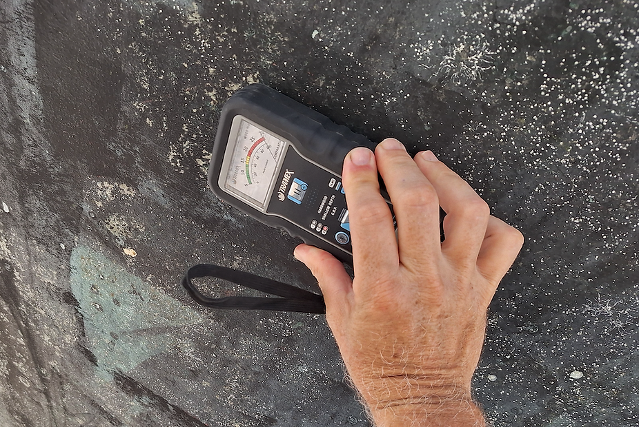Hull bottom moisture meter measures off the scale